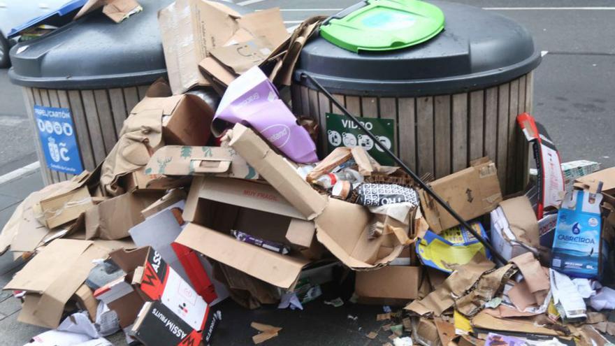 Trabajadores y empresa del servicio de recogida de la basura acercan posturas, pero se mantiene el paro