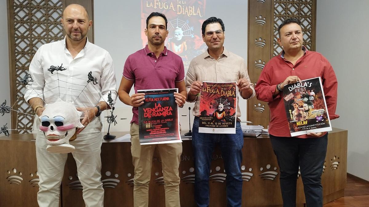 Presentación de La Fuga de la Diabla en Diputación de Badajoz, esta mañana.