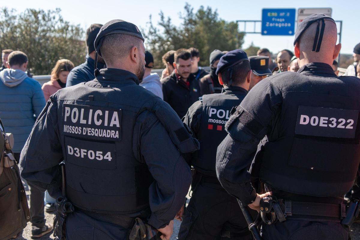 Nueva protesta de los agricultores en la entrada a Cataluña desde Aragón, en Soses