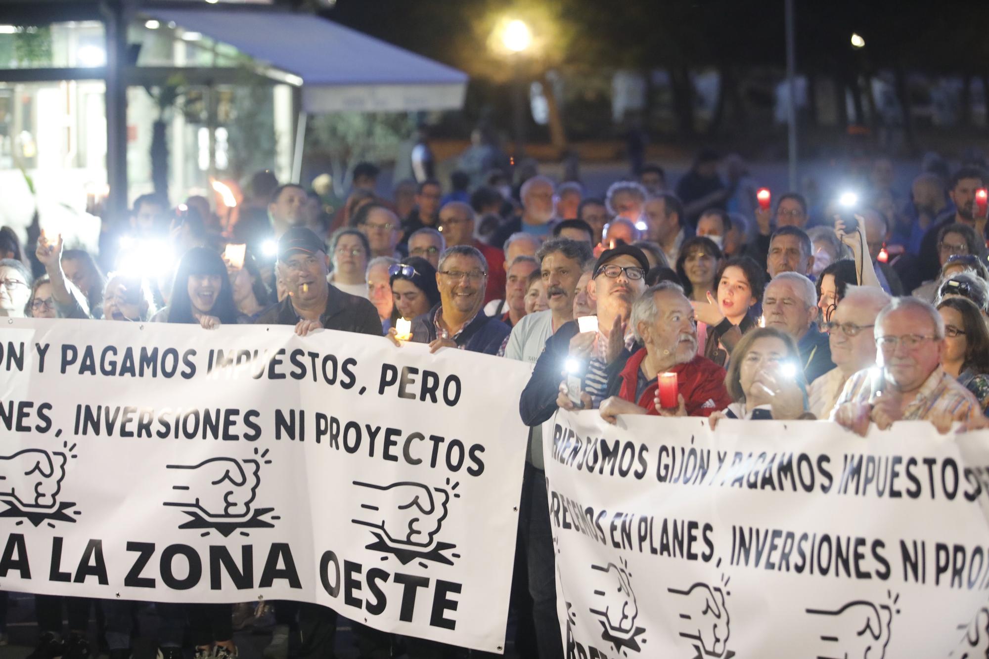 Manifestación de los vecinos de la zona oeste de Gijón