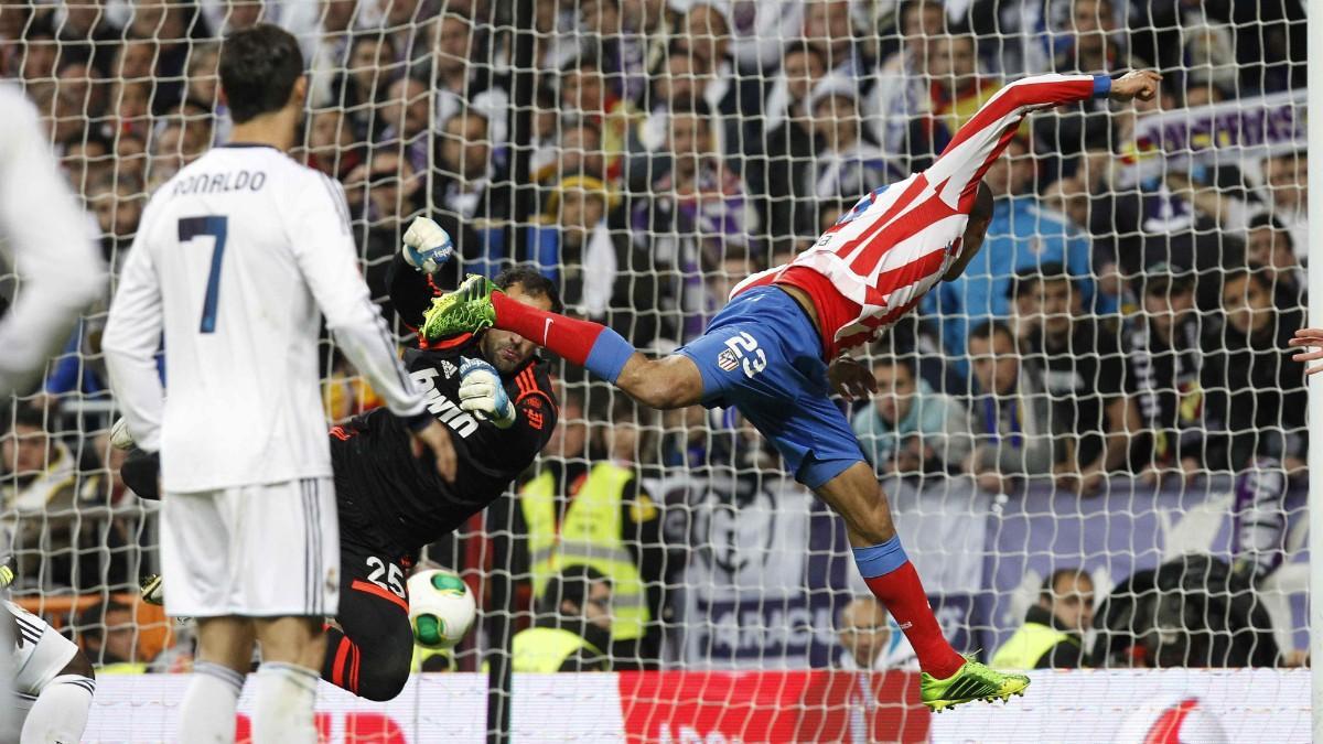 El gol de Miranda a Diego López en la final de 2013
