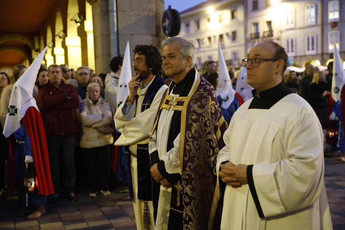 EN IMÁGENES: Avilés, a reventar en la procesión del Silencio