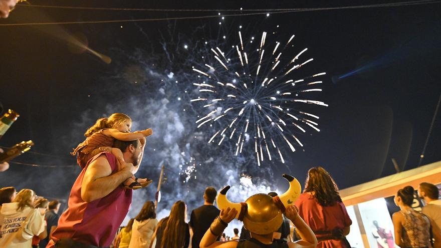 Apagado de fuego sagrado y fuegos artificiales para poner fin a Carthagineses y Romanos 2023