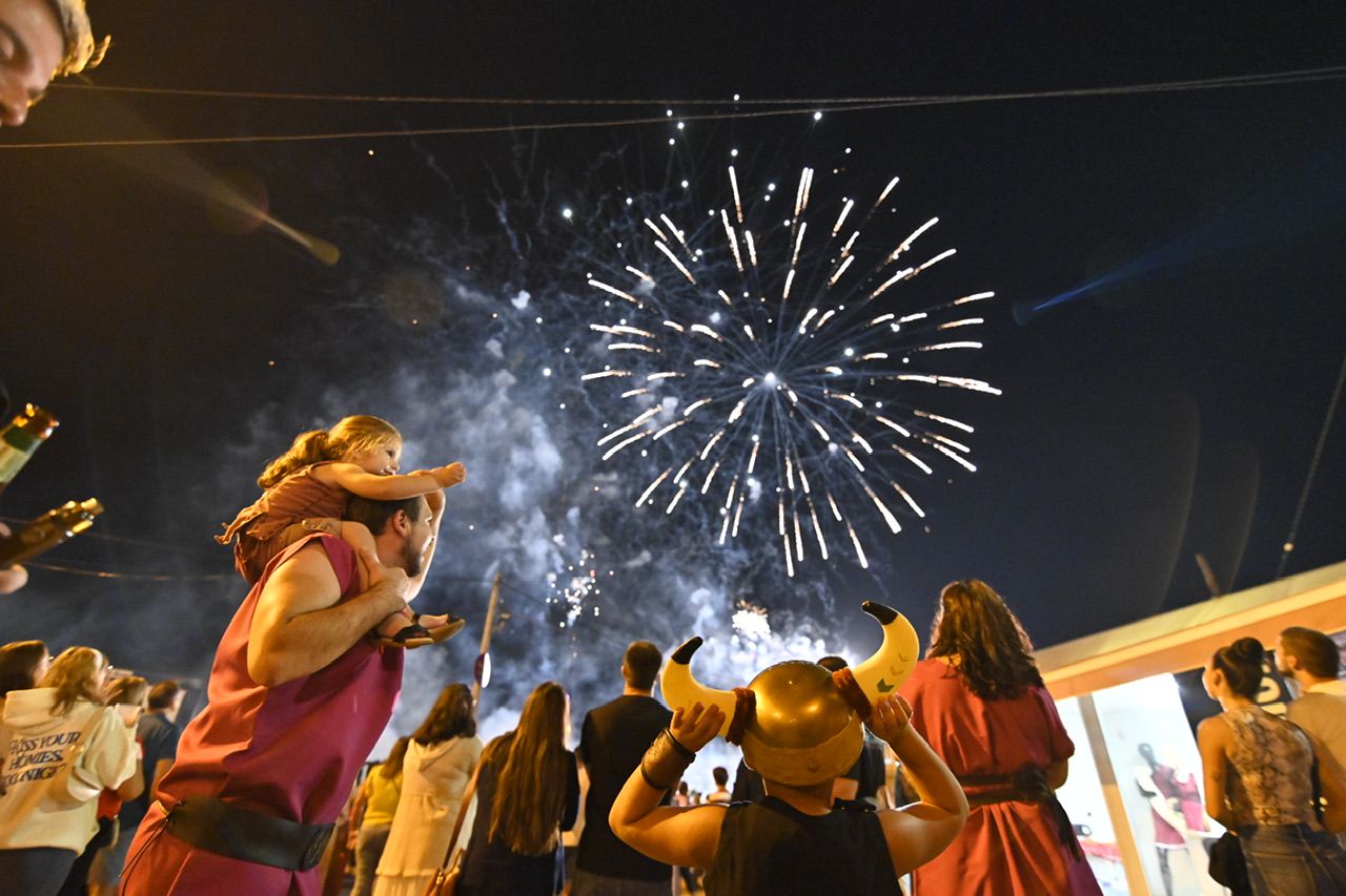 Apagado de fuego sagrado y fuegos artificiales para poner fin a Carthagineses y Romanos 2023