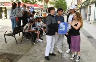 O galego, dos libros e da tele, ás rúas e ás tendas da Coruña