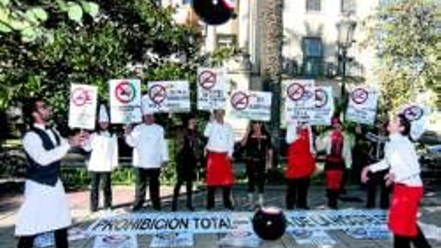 Los hosteleros protestan en la calle contra la Ley Antitabaco