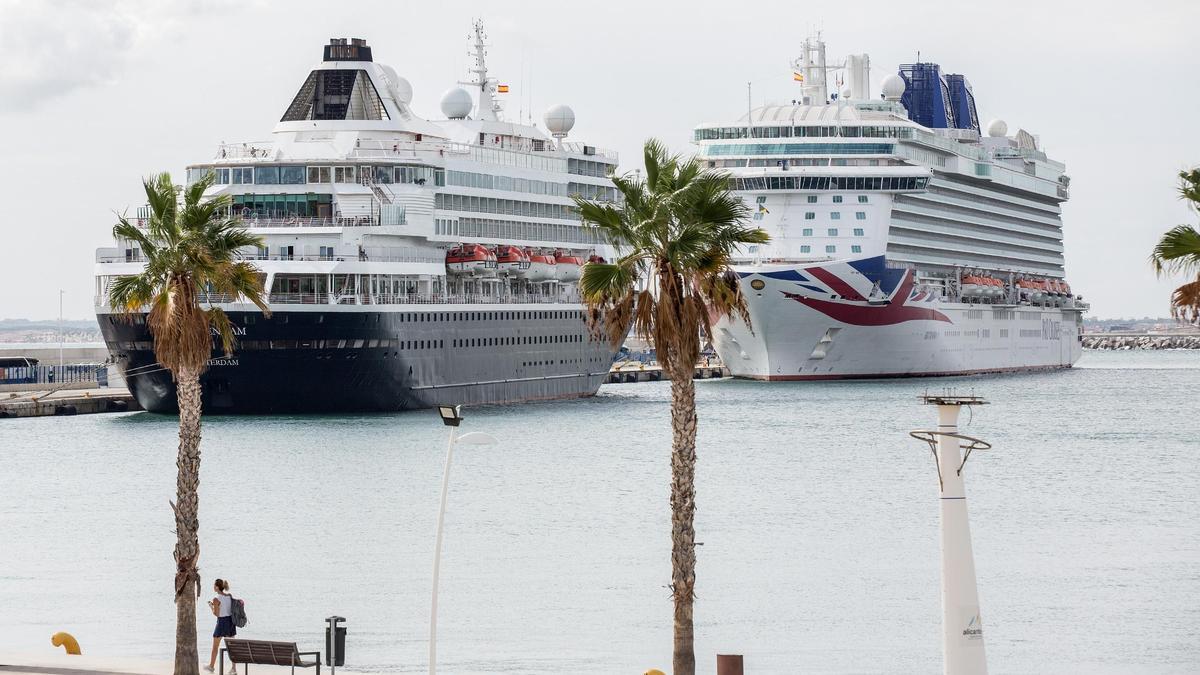 Dos cruceros hacen escala en el Puerto de Alicante