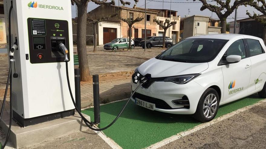 Imatge d’un dels punts de recàrrega d’Iberdrola a la província de Castelló, ubicat a la localitat de Sant Mateu.