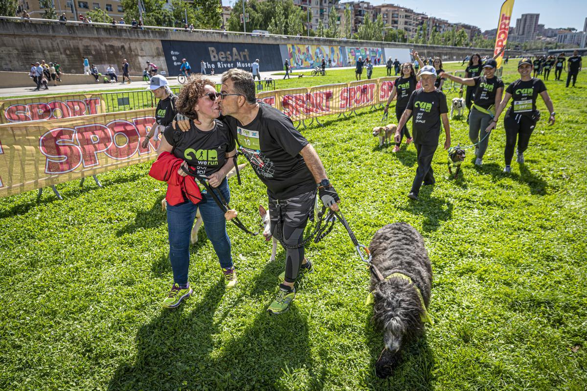 CAN WE RUN BARCELONA. La carrera organizada por Prensa Ibérica y El Periódico de Catalunya con la colaboración de Sport ,  donde las personas y sus mascotas perrunas corren en familia