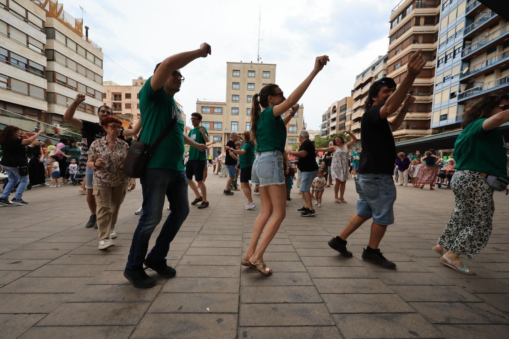 Les fotos de com Vila-real 'trau la llengua' per a defensar el valencià