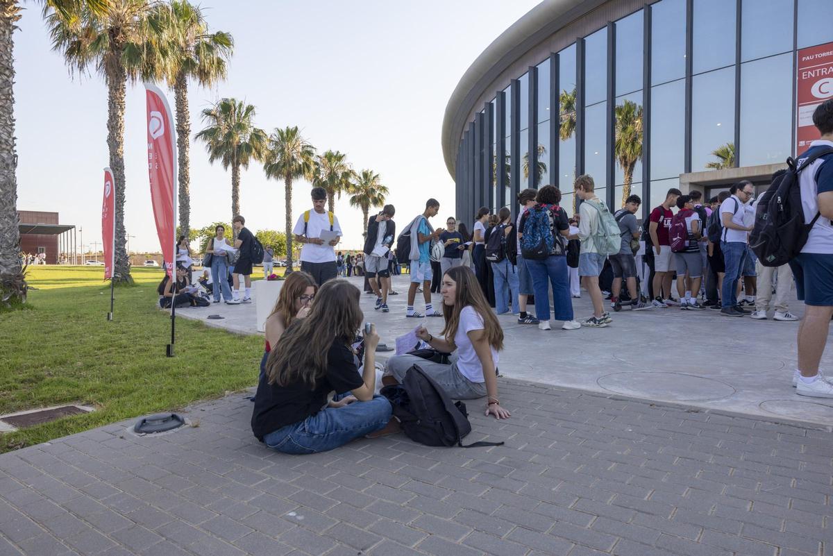 Arrancan los exámenes de la EBAU 2026 en el Auditorio de Torrevieja