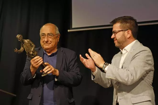 La Fundació Irla premia la tasca de Joaquim Nadal per la seva contribució al foment del català.