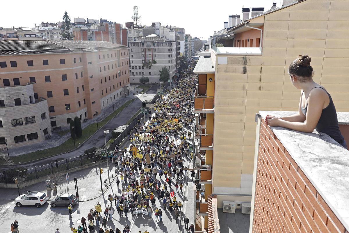 Les fotos de la manifestació dels professors gironins per reclamar millores laborals i salarials