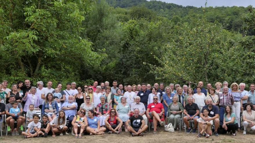 &quot;Los Fanjul&quot; de Aller se reúnen en su encuentro anual, con 92 asistentes