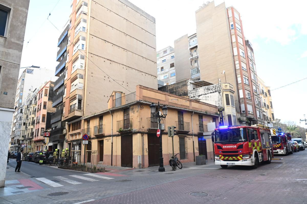 Las dotaciones de Bomberos del Ayuntamiento, en el lugar.