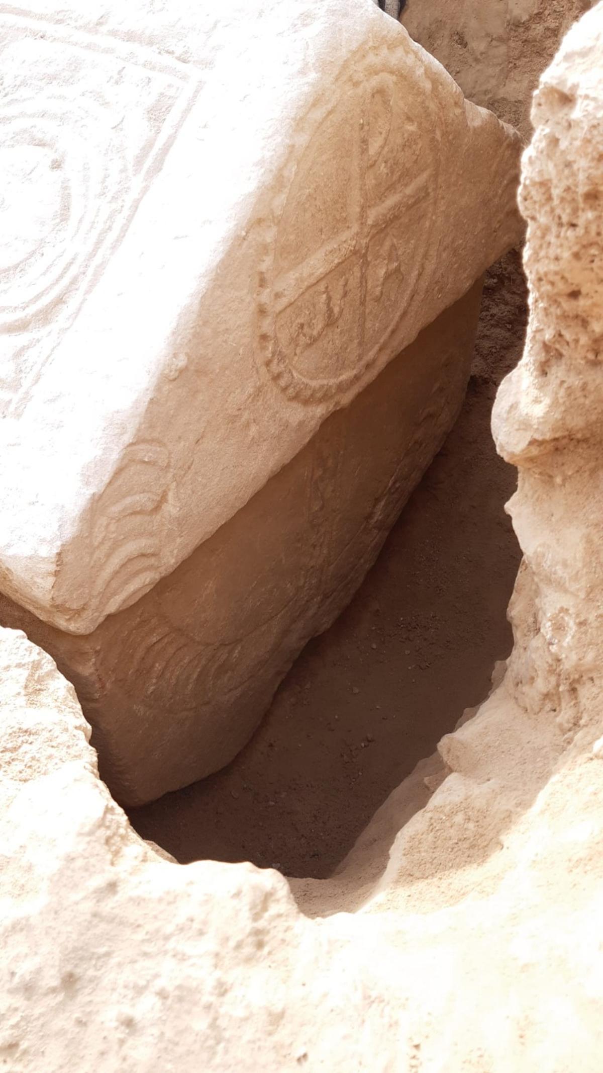 Detalle del sarcófago visigodo.