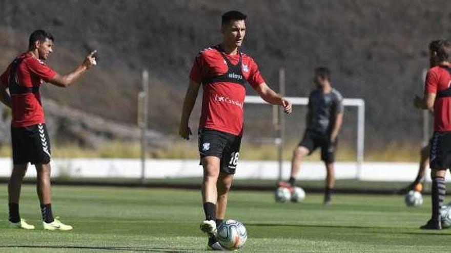 Isma López, en un entrenamiento con el Tenerife.