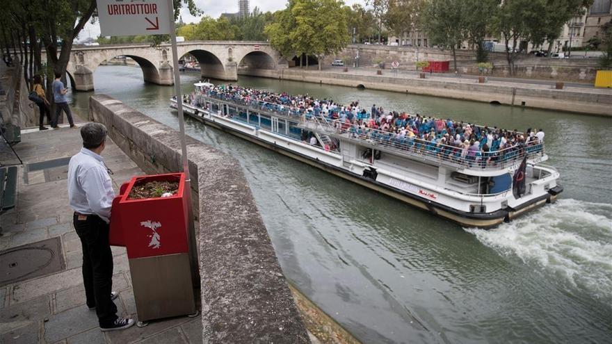 Orinar frente a la Catedral de Notre Dame ya es posible (solo para hombres) con el &#039;uritrottoir&#039;