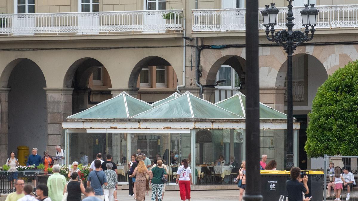 Terrazas cubiertas en la plaza de María Pita.
