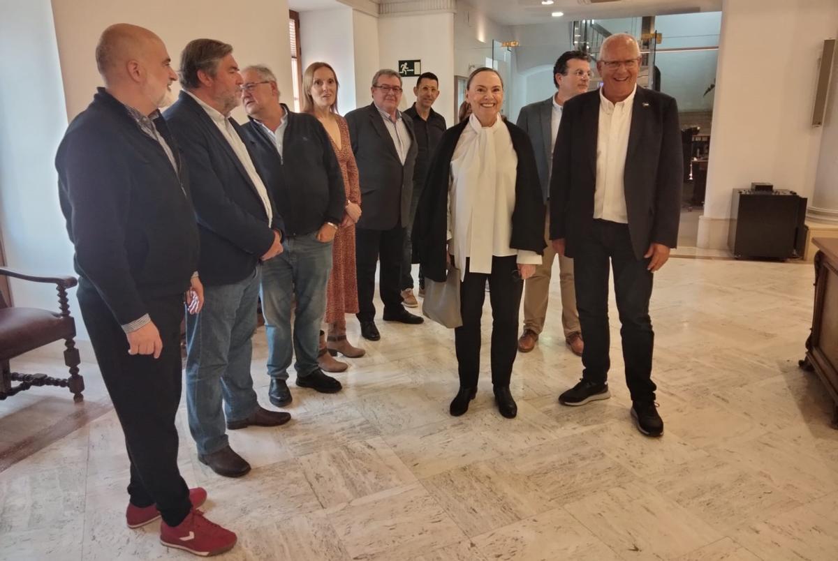 La sobrina de Federico García Lorca, Laura García Lorca, en su recibimiento en el Ayuntamiento de Dénia.