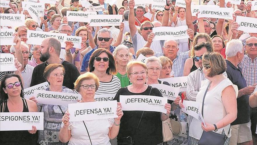 Nules visibiliza la pérdida del litoral con un acto simbólico