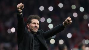 Simeone festeja el pase de cuartos del Atlético tras eliminar al Inter en la tanda de penaltis.