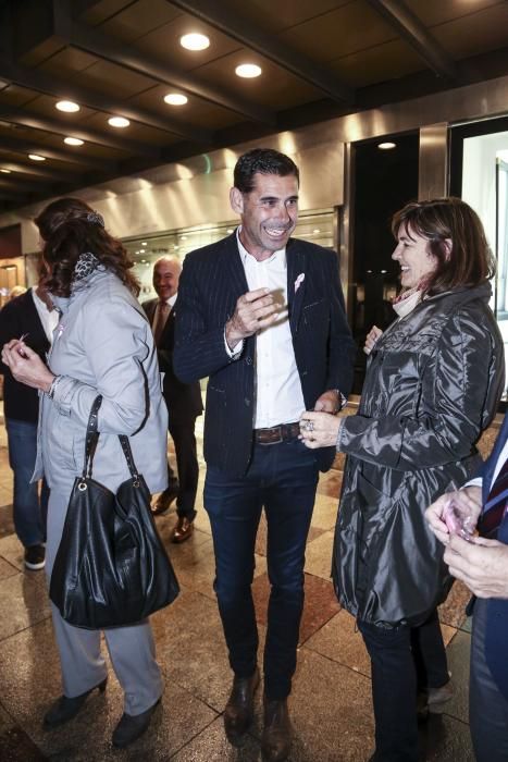 Fernando Hierro participa en un acto contra en cáncer de mama