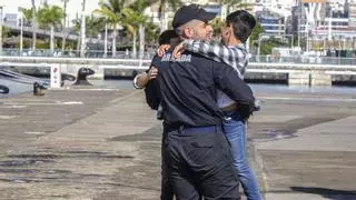 "No hemos dormido": así fue el emotivo reencuentro de las familias con los marinos del buque 'Rayo'