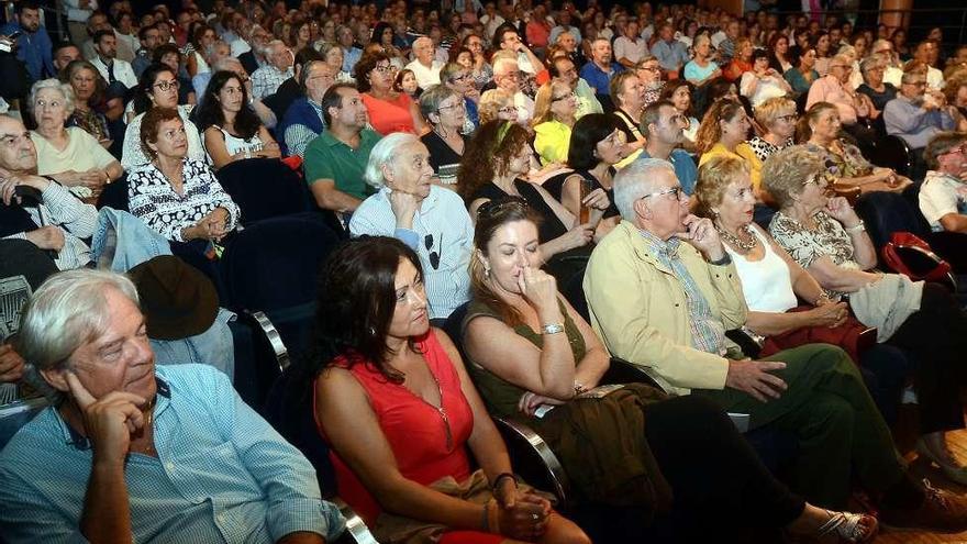 El Principal se llenó para ver el estreno del documental. // Rafa Vázquez