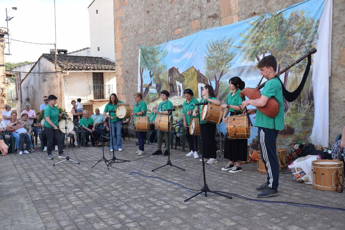 La actuación de Aulas de Aliste en Trabazos pone el broche perfecto a un curso de aniversario