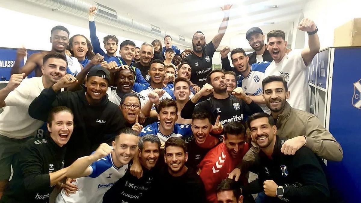 Alegría en el vestuario blanquiazul.