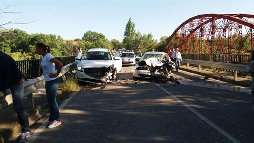 Un fallecido en un choque frontal en la carretera A-421