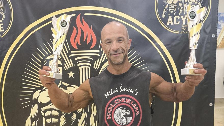 Freddy Lorenzo, con dos trofeos.