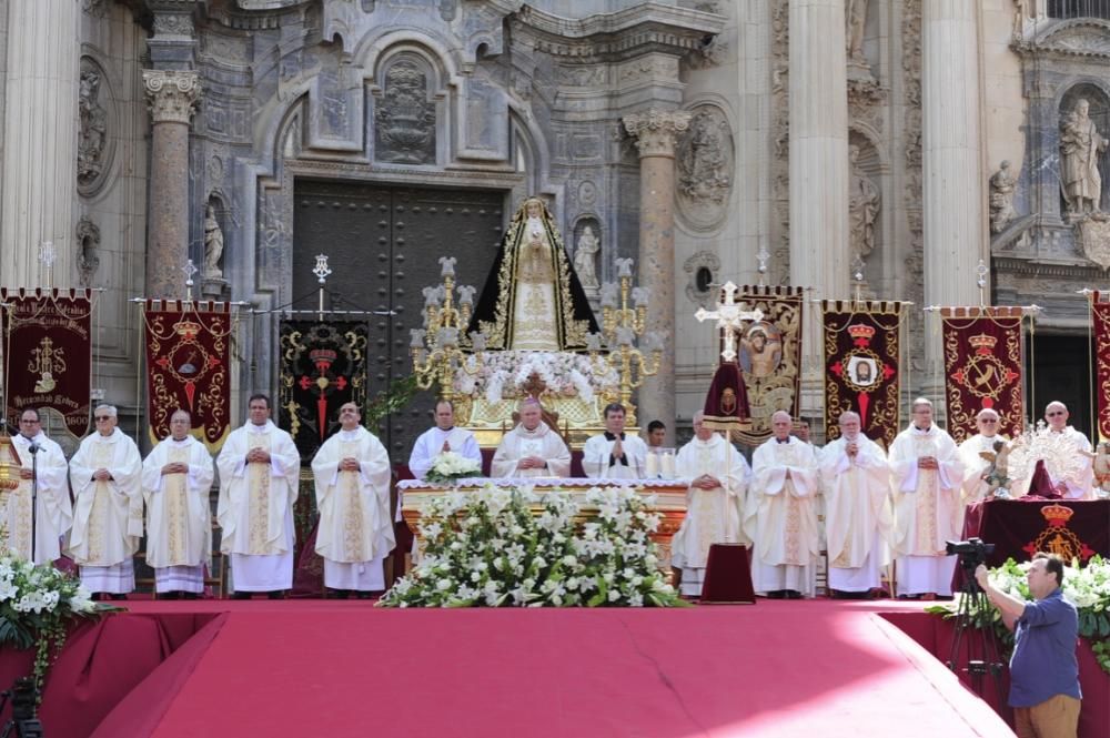 Coronación de la Virgen de la Soledad en la plaza Belluga