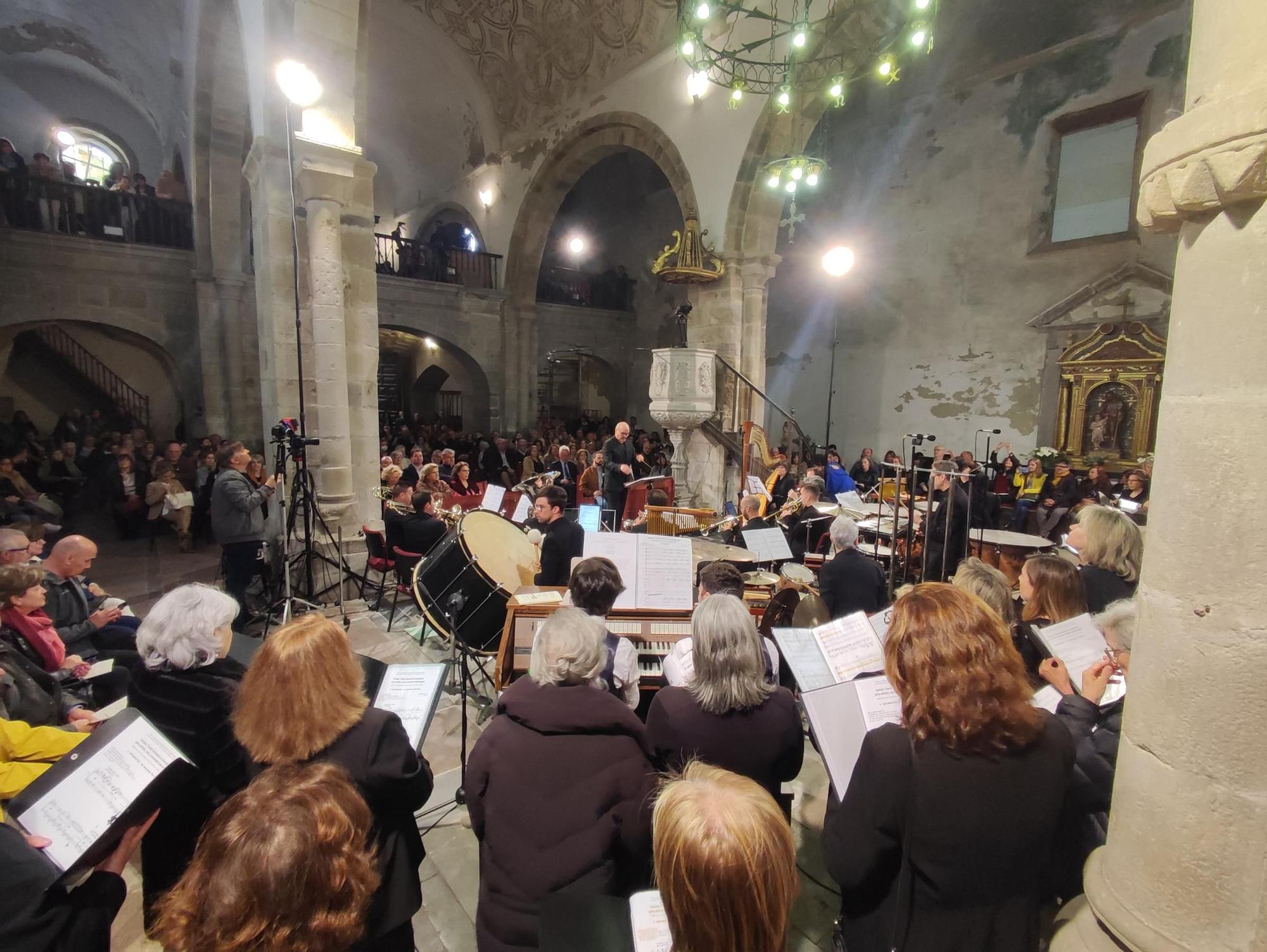 En imágenes: Así fue el espectacular estreno de la cantata del monasterio de Cornellana