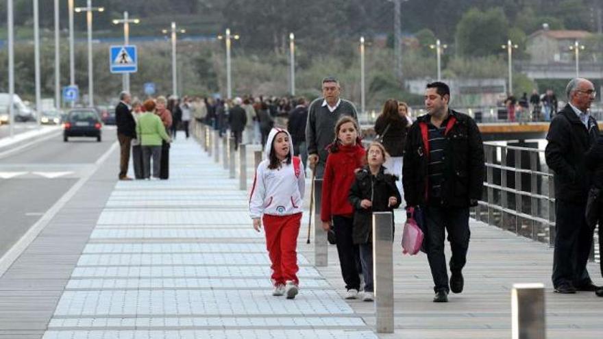 El actual paseo se corta a la altura de la rotonda de Malvar.  // Rafa Vázquez