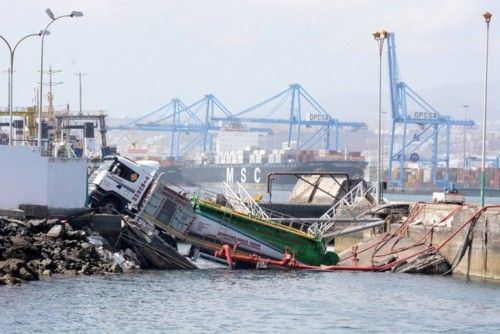 CAMION MUELLE REINA SOFIA