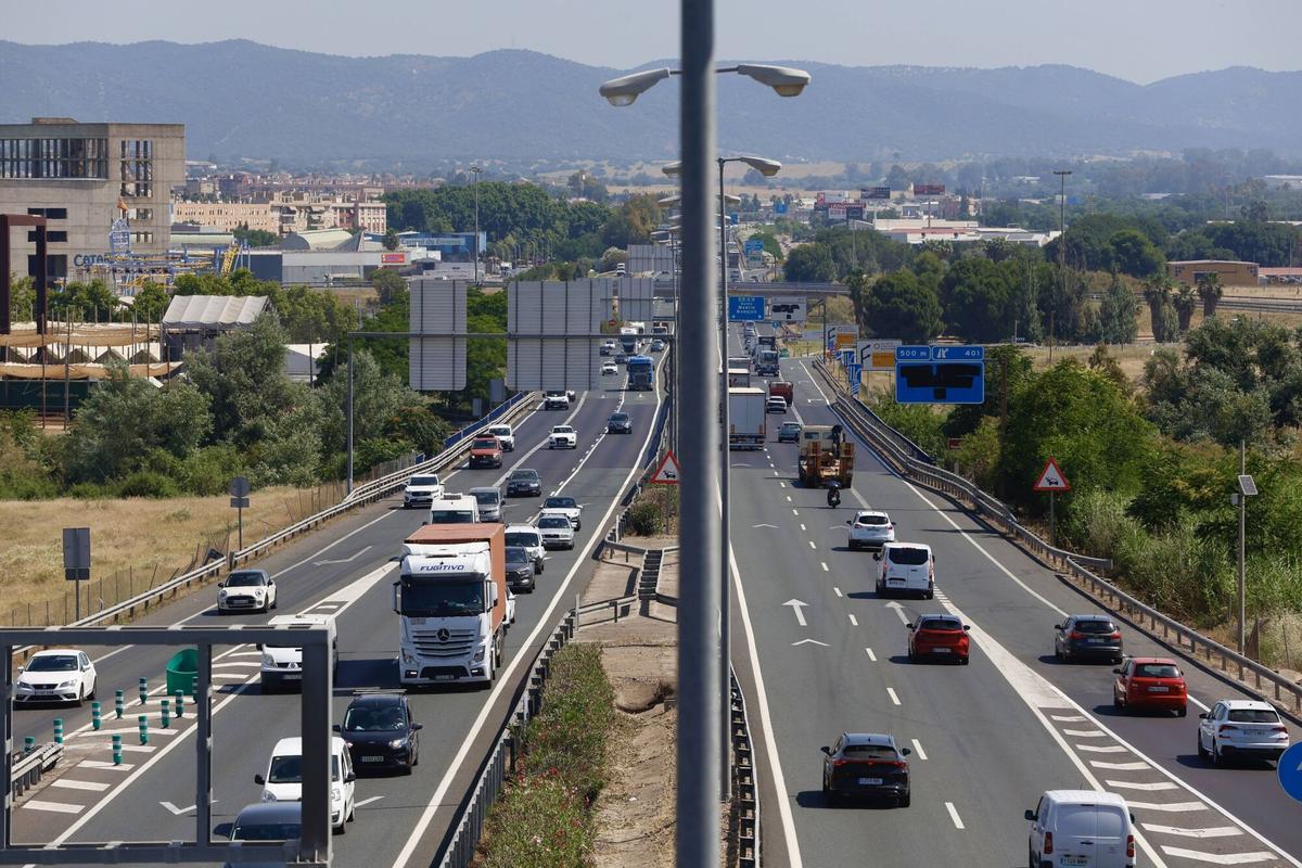Córdoba. Tráfico Autovía A4 a su paso por Córdoba en el km 401