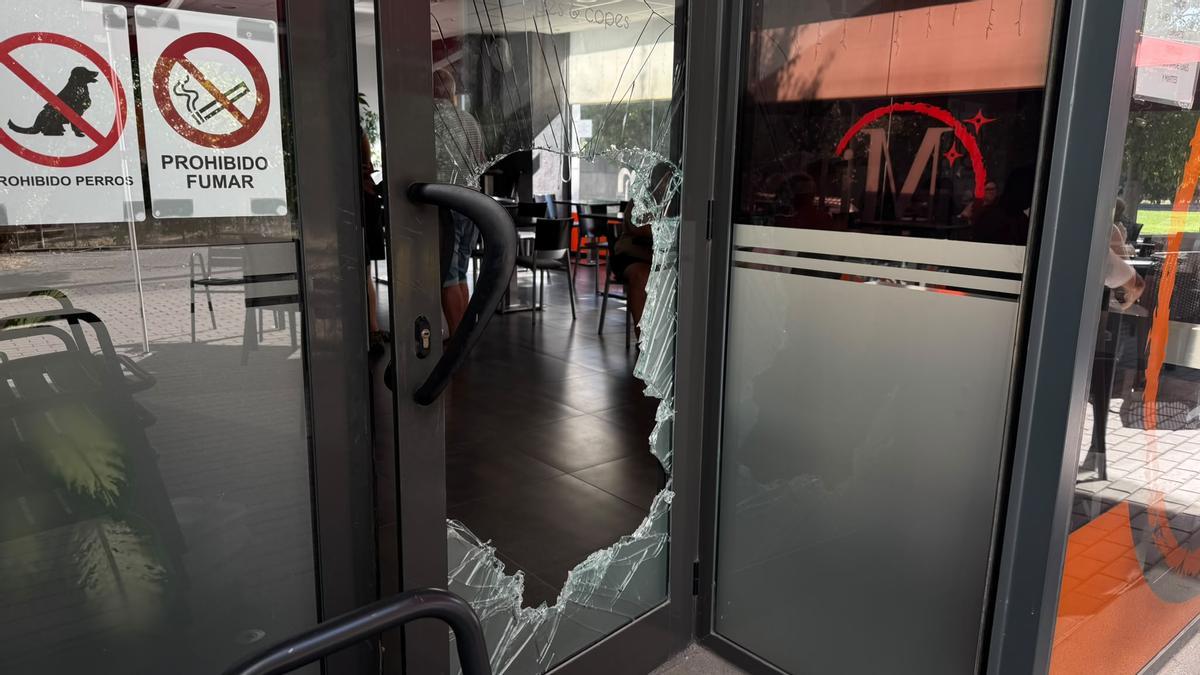 La porta del local, després d’haver estat forçada per l’individu, avui