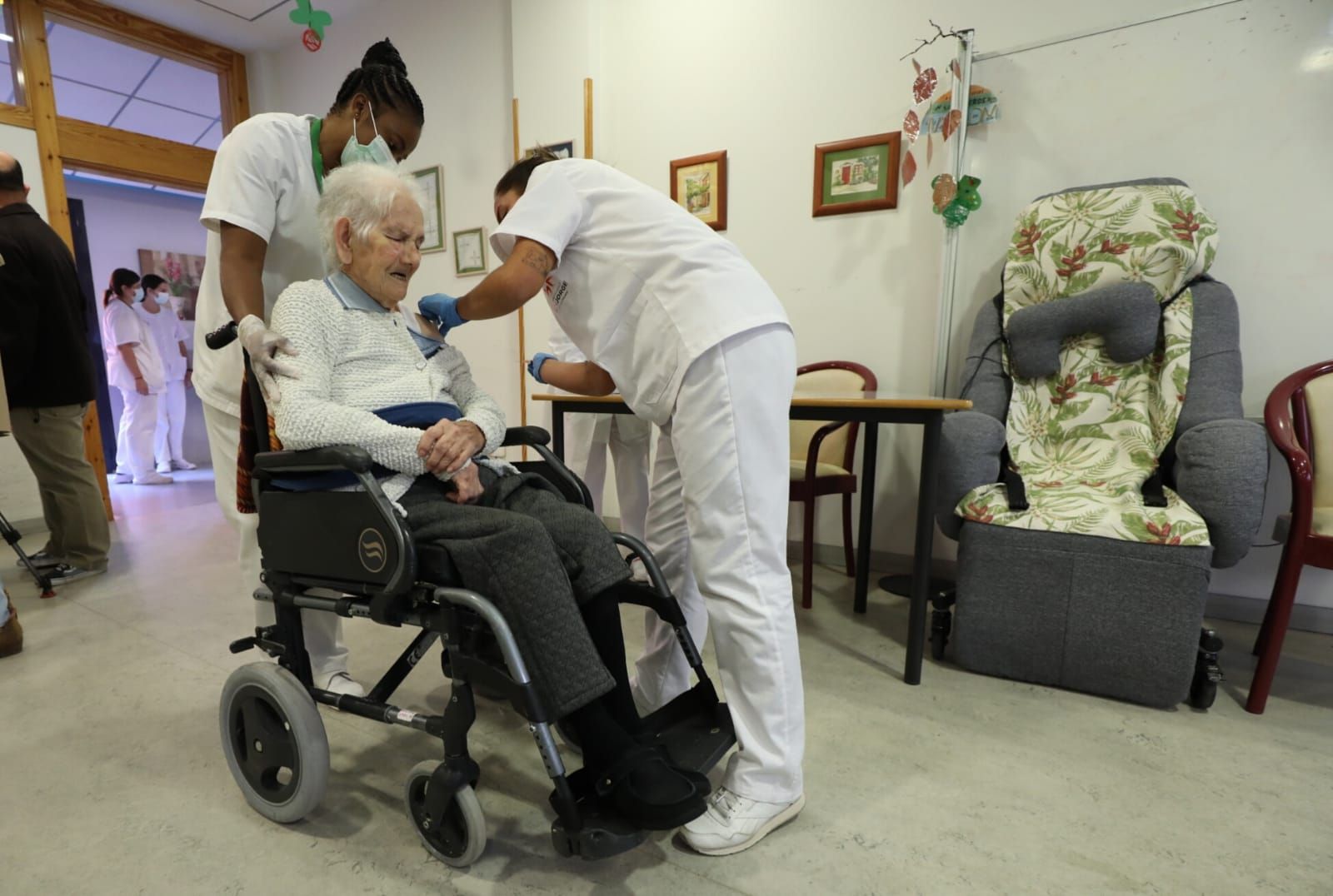 FOTOGALERÍA | Vacunación contra la gripe en la residencia San Eugenio de Zaragoza