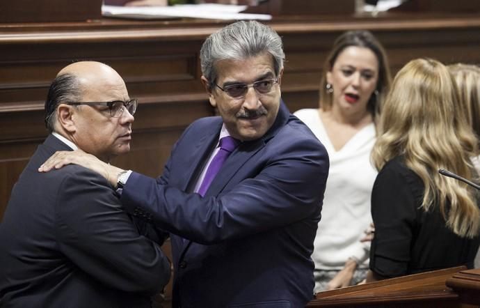 Pleno en el Parlamento de Canarias