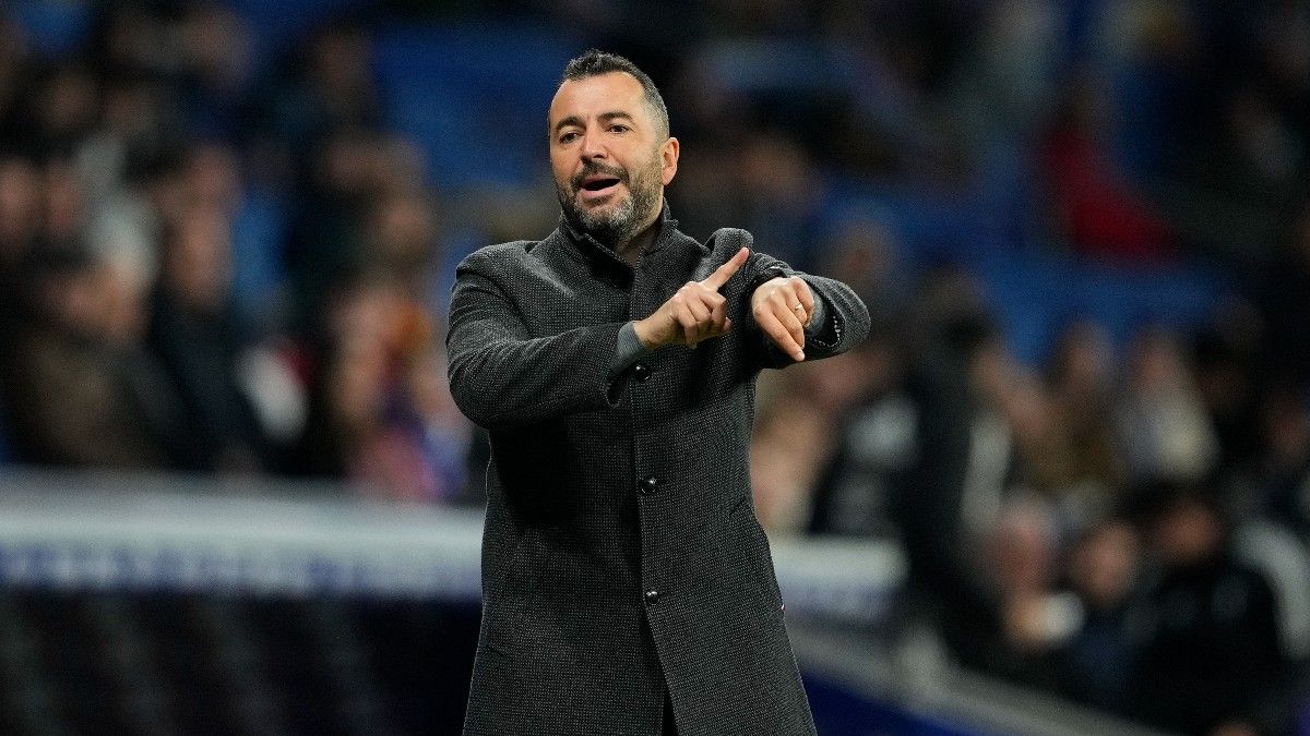 El entrenador del Espanyol, Diego Martínez, reacciona durante el partido de Copa