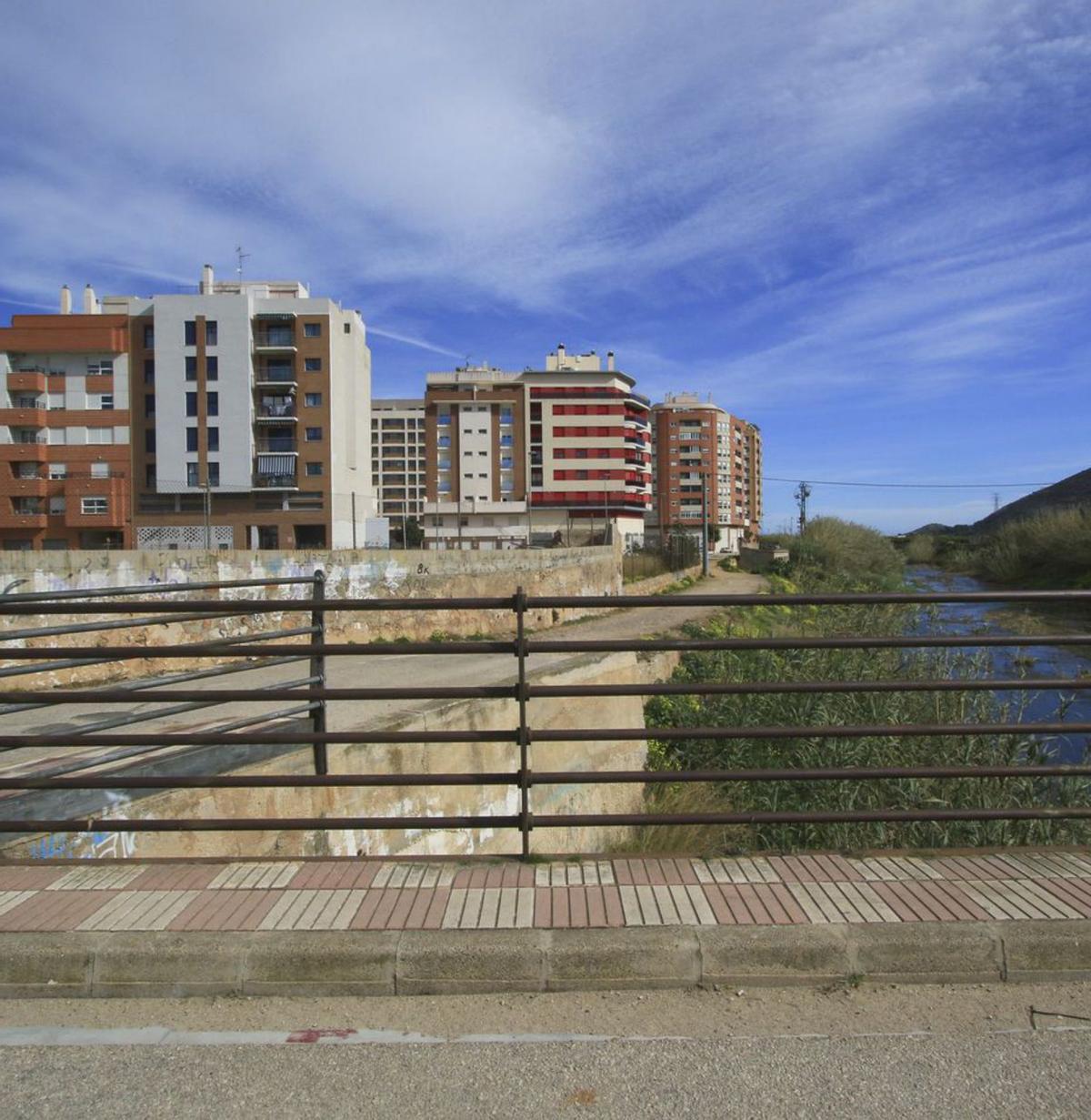 Paisaje de excavadoras y andamios para acabar la legislatura en Tavernes