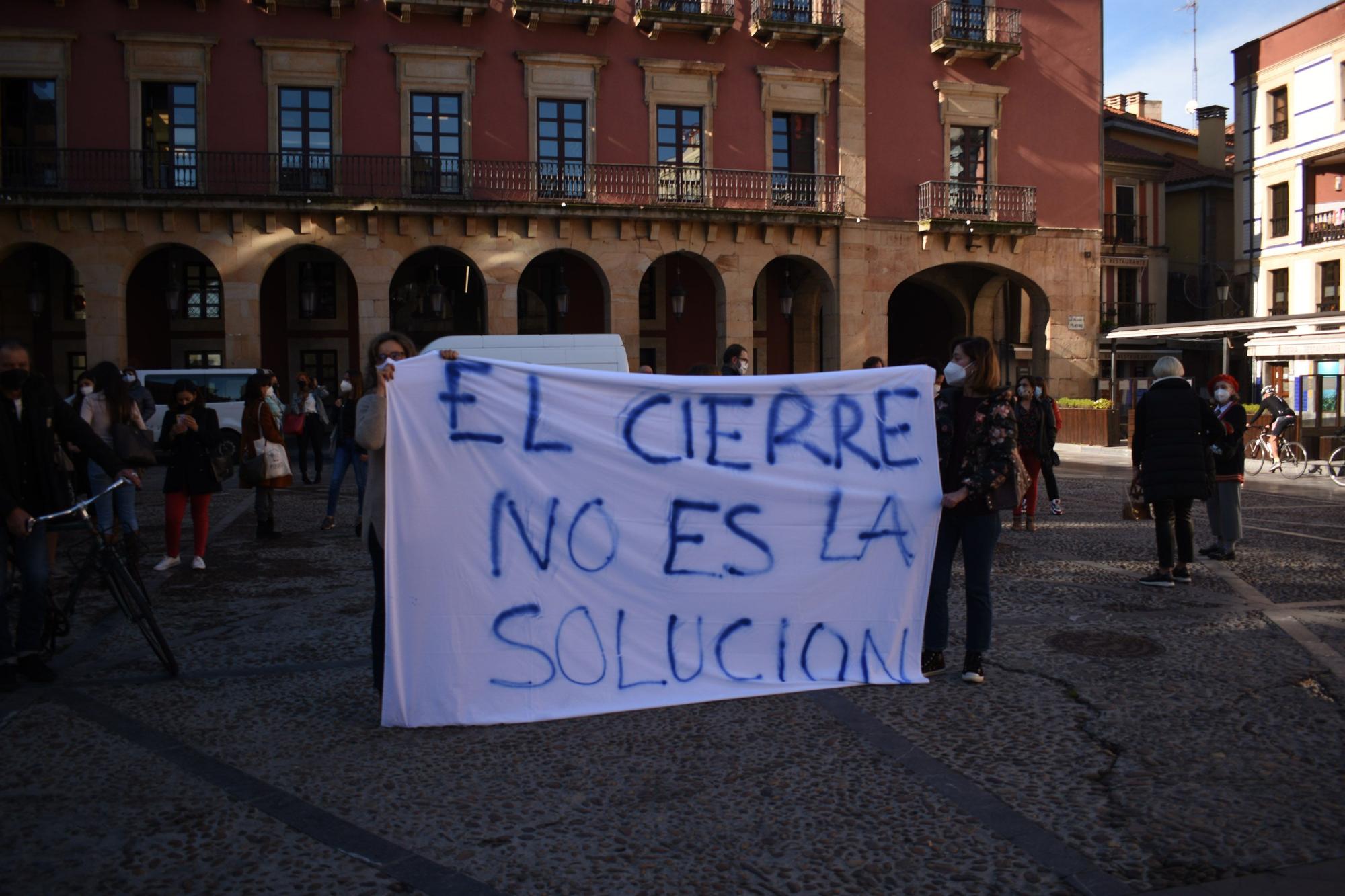 Manifestación de trabajadoras de ayuda a domicilio en Gijón
