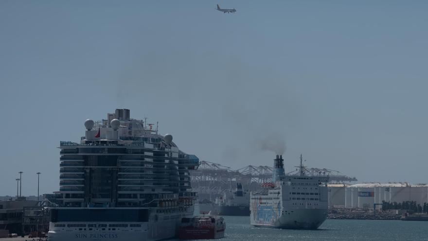 El crucero retenido en Barcelona con 1.500 pasajeros zarpa hacia Italia
