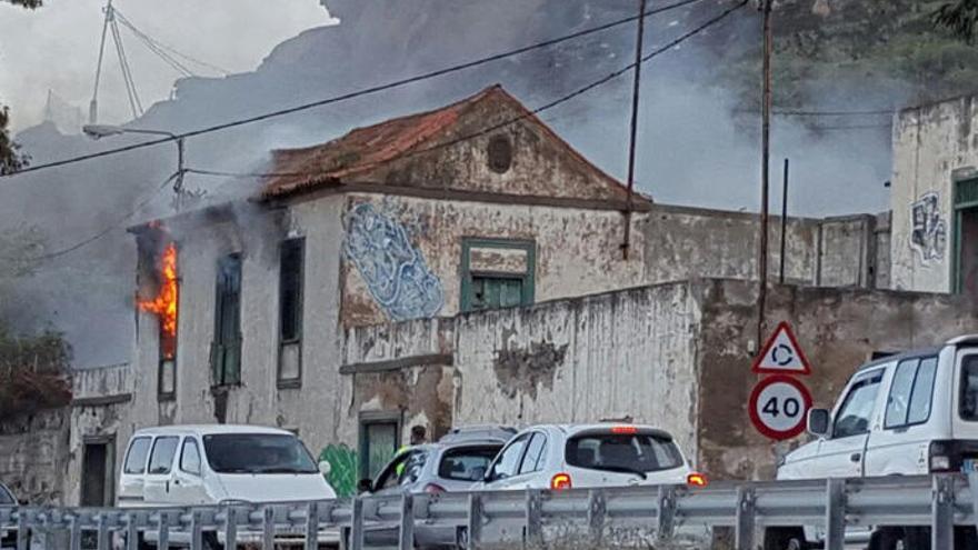 Incendio en una casa abandonada en Telde