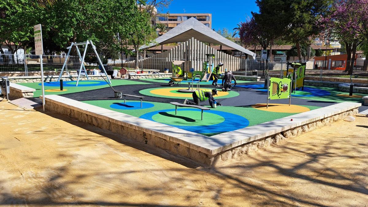 Uno de los parques infantiles renovados