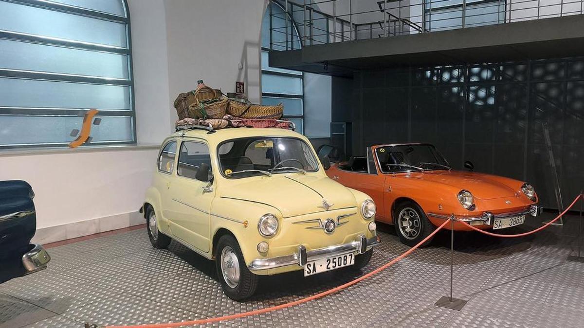 Algunos de los vehículos expuestos en el Museo de la Automoción de Salamanca.