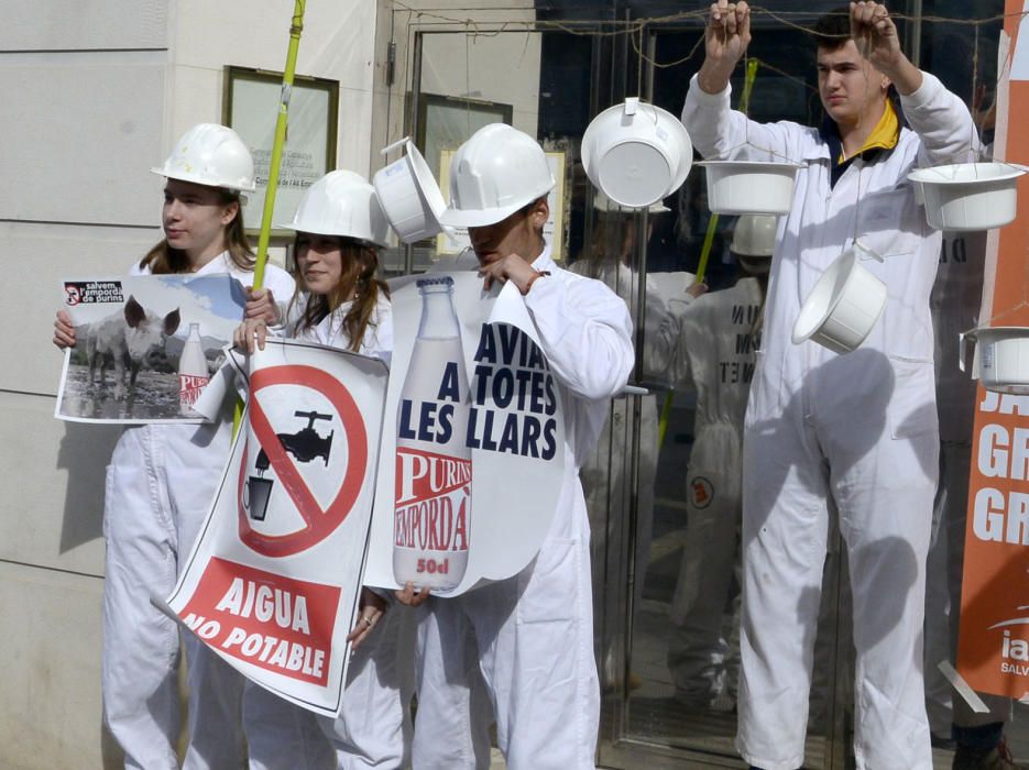 Protesta a Figueres per l'allau de noves macro-granges