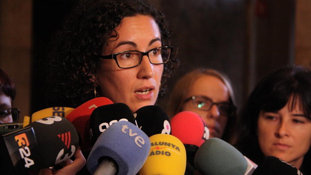 La portavoz de ERC en el Parlament, Marta Rovira, atiende a los medios.